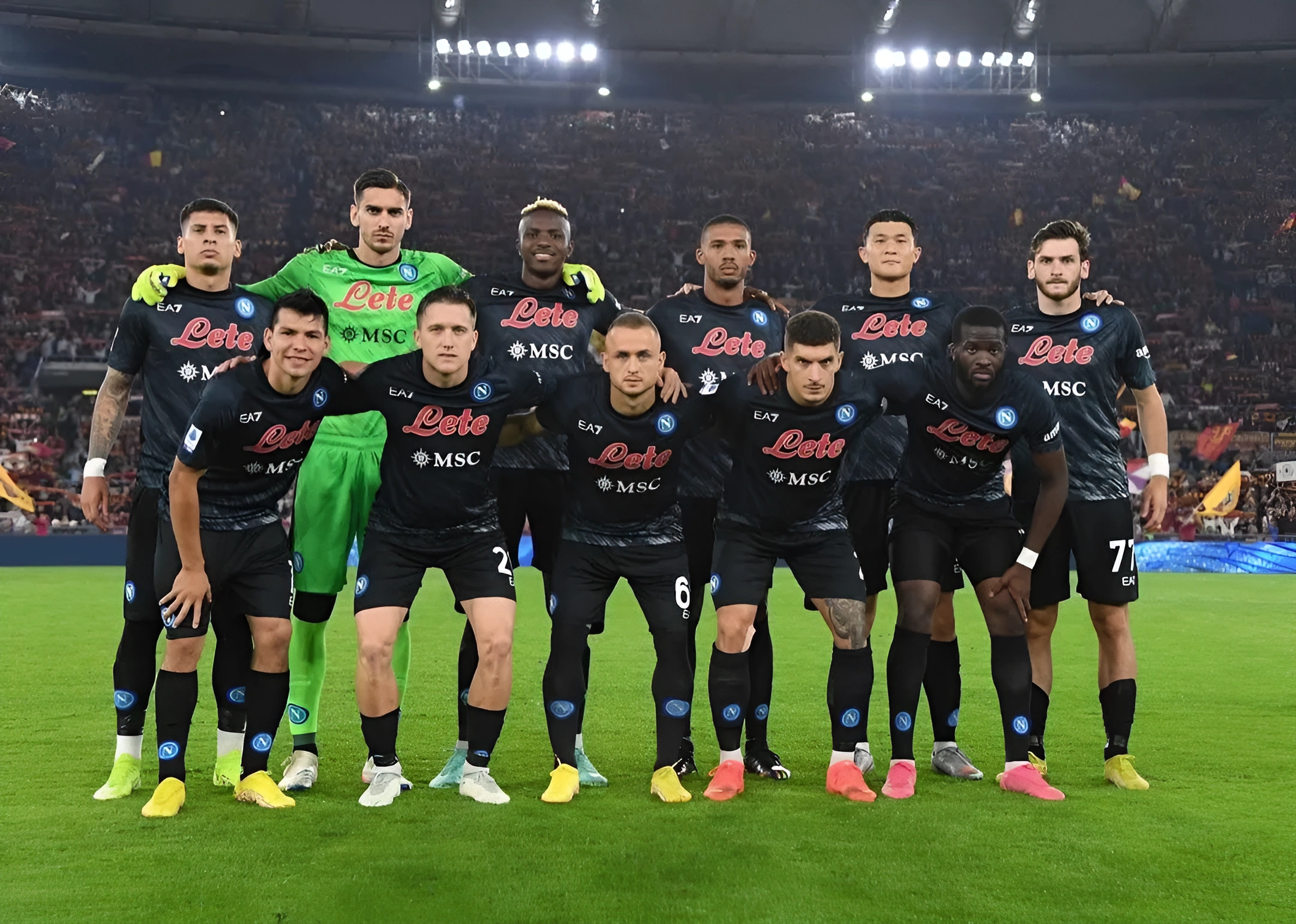 Calciatori del Napoli in posa per una fotografia di squadra