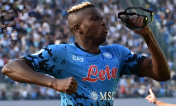 Il calciatore del Napoli Victor Osimhen esulta dopo un goal