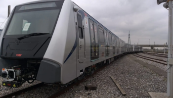 U-Bahn-Linie 1 Neapel, der erste neue Zug wird endlich in Betrieb genommen