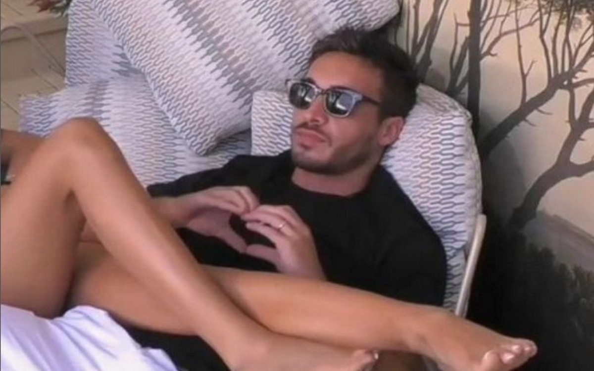 Antonino Spinalbese na casa GFVip