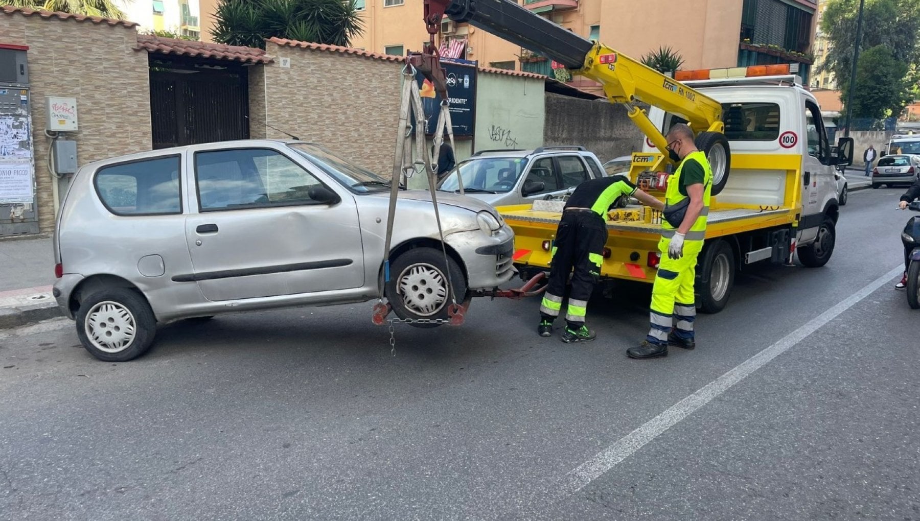 Tow truck in Naples