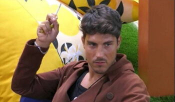 GF Vip 7: Dal Moro sbrocca nella notte e minaccia Signorini