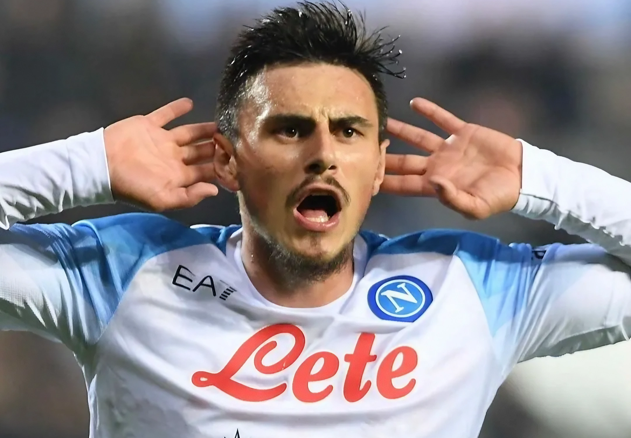 Elmas, calciatore del Napoli, esulta dopo aver segnato un goal