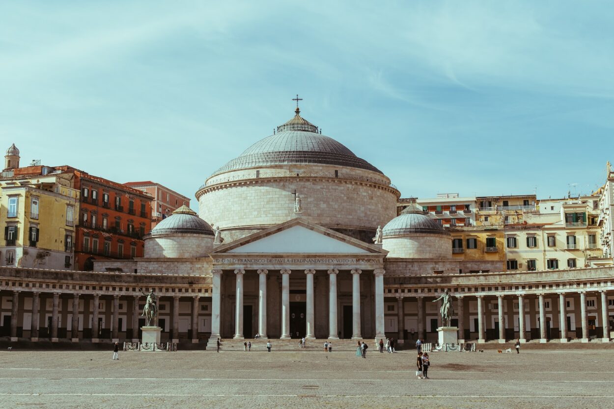 Piazza del plebiscito, Vorderansicht