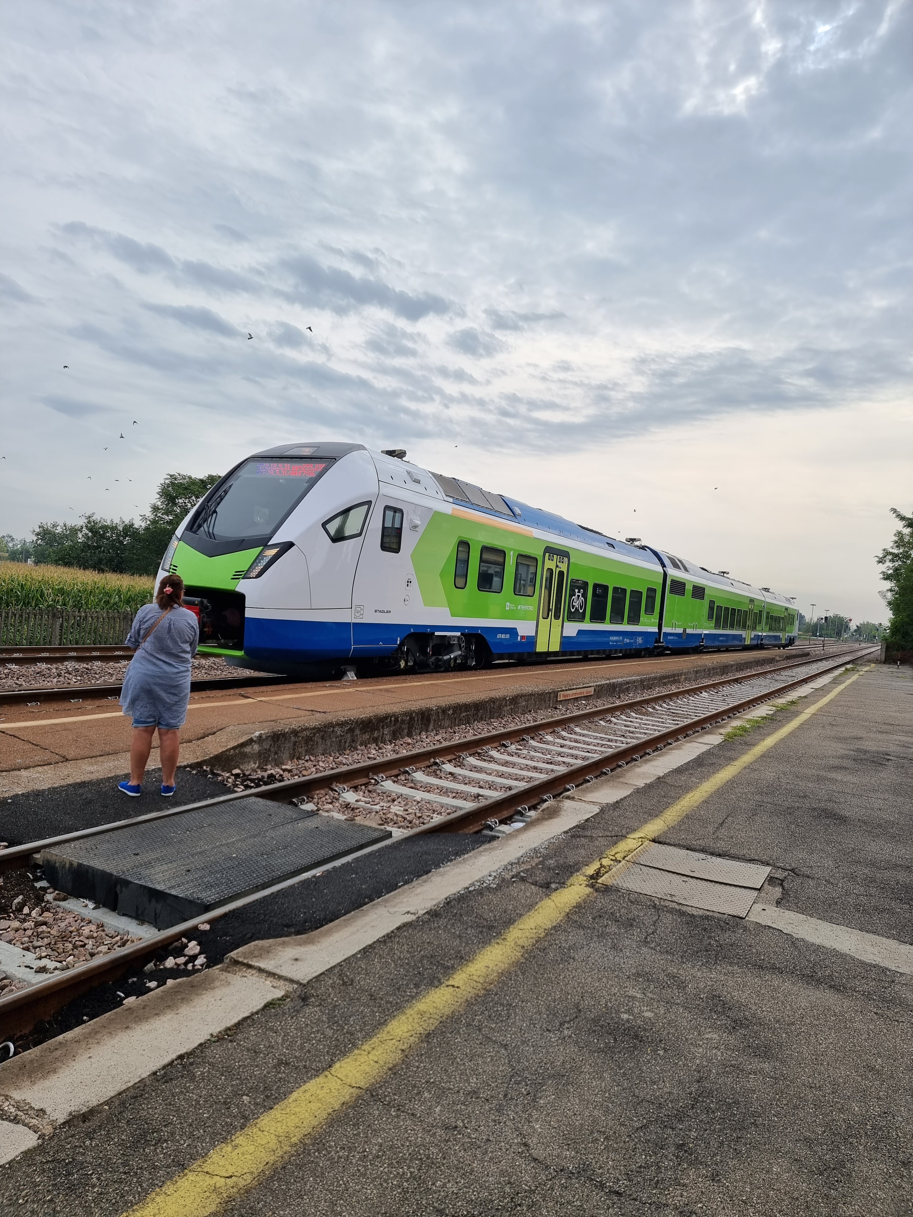 Trem ATR 803 ativo na linha Nápoles Piedimonte Matese