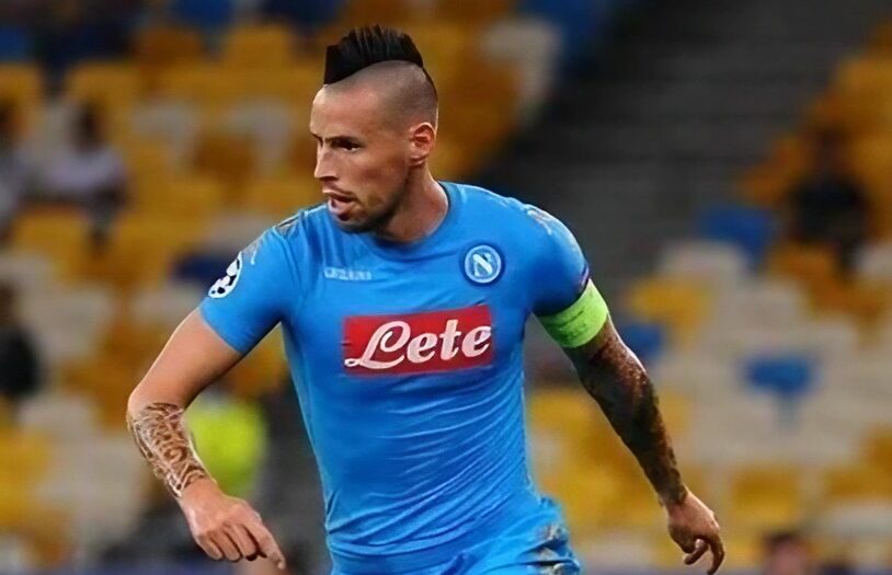 Marek Hamsin playing on the pitch with the Napoli shirt