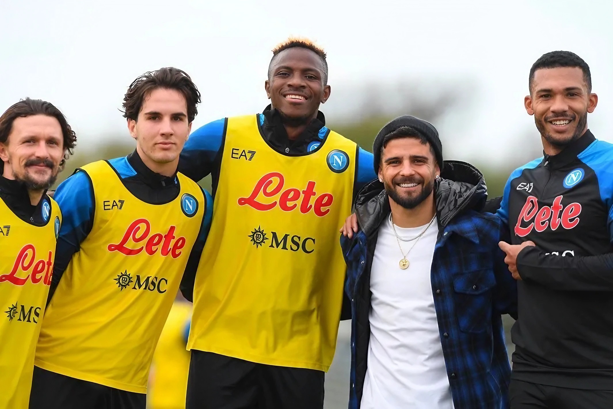 Insigne à Castel Volturno en visite à l'équipe