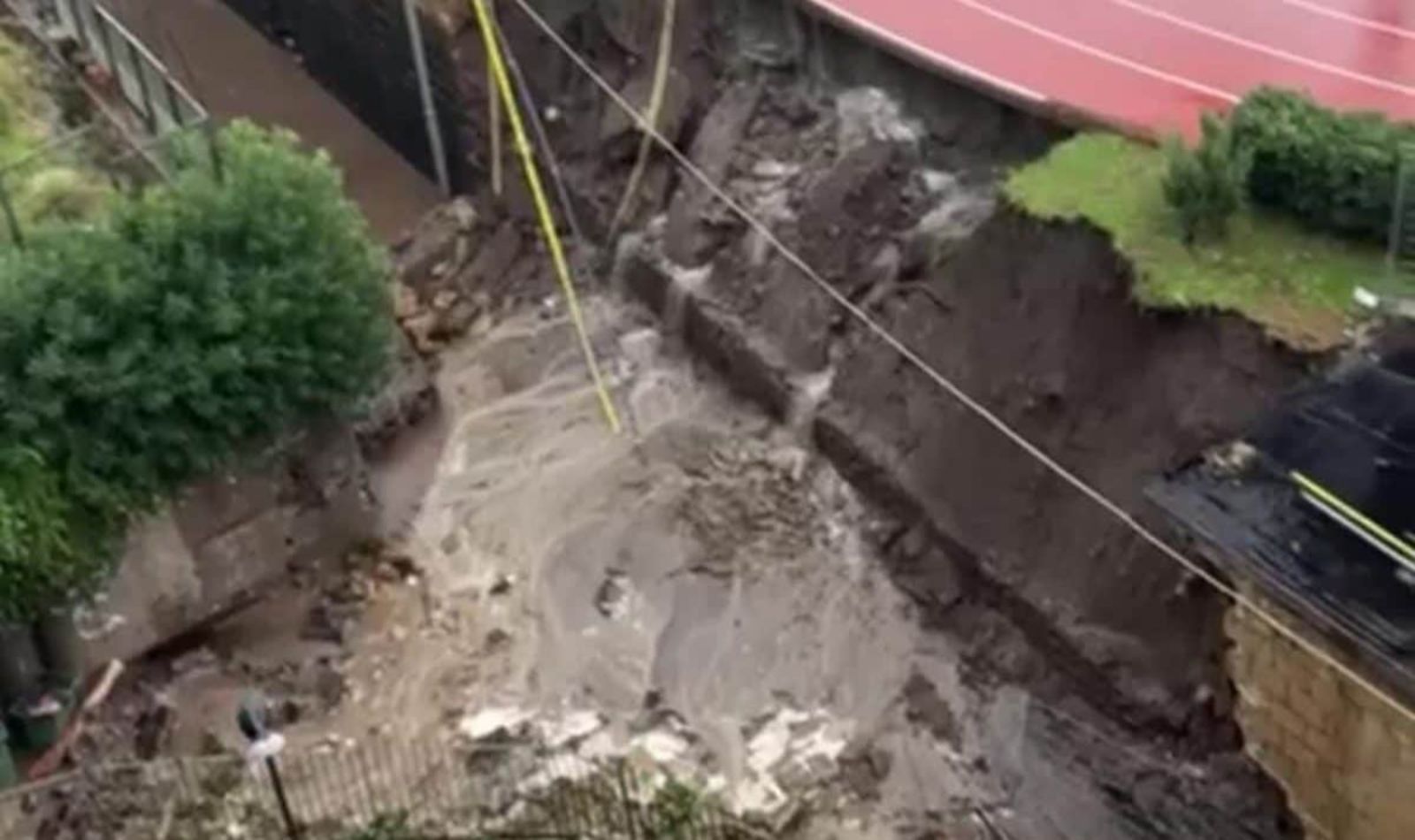 Ercolano, crolla una parte dello stadio a causa del maltempo