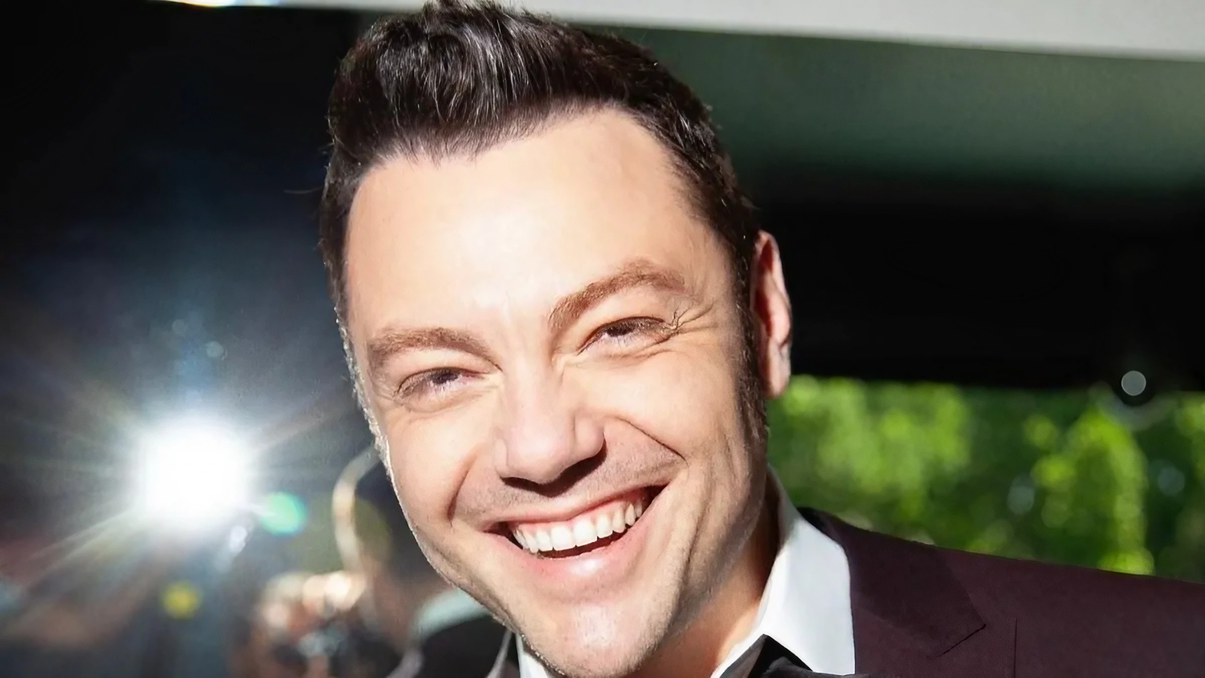 Gros plan du chanteur Tiziano Ferro