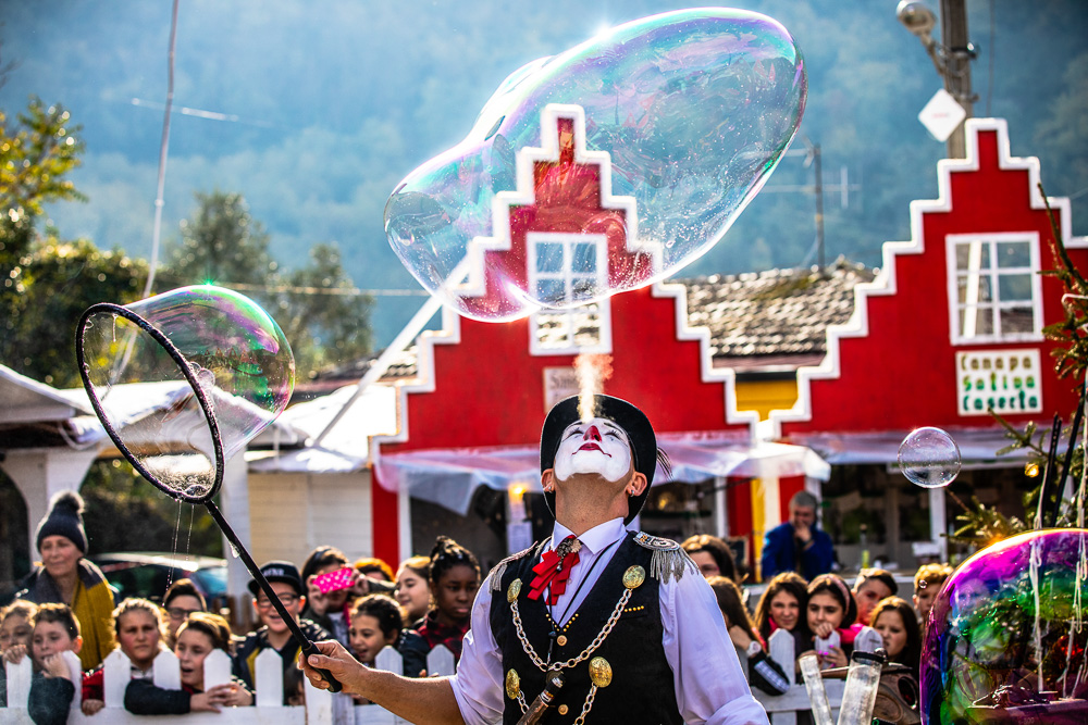 Artistas navideños en el Castillo de Limatola