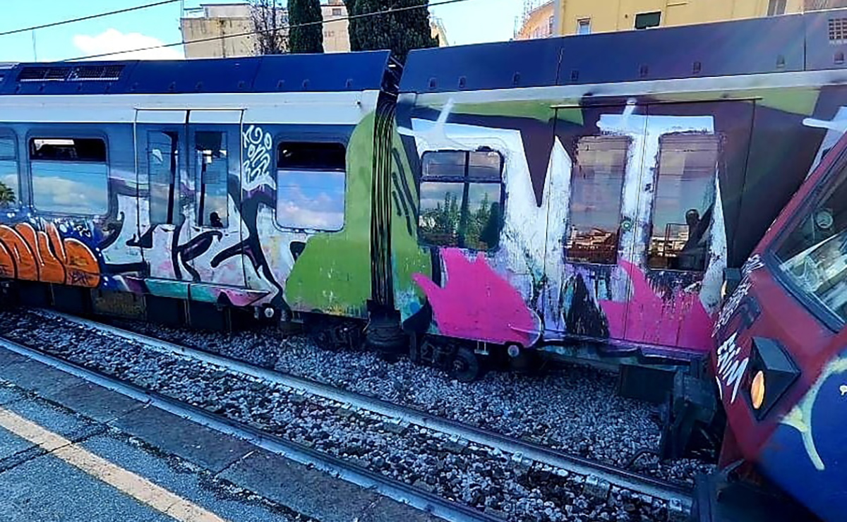 Circumvesuviana, deraglia un treno: circolazione interrotta e bus sostitutivi