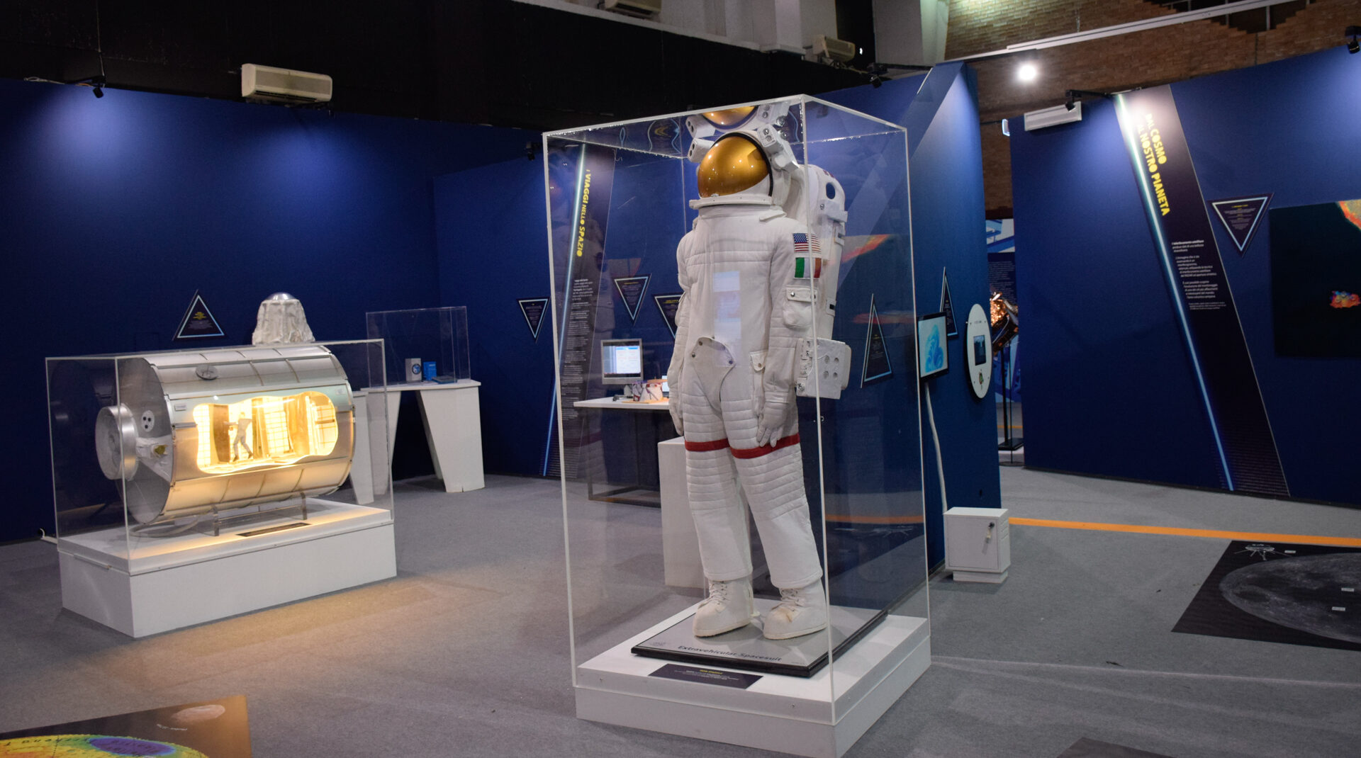 Traje de astronauta en un futuro remoto