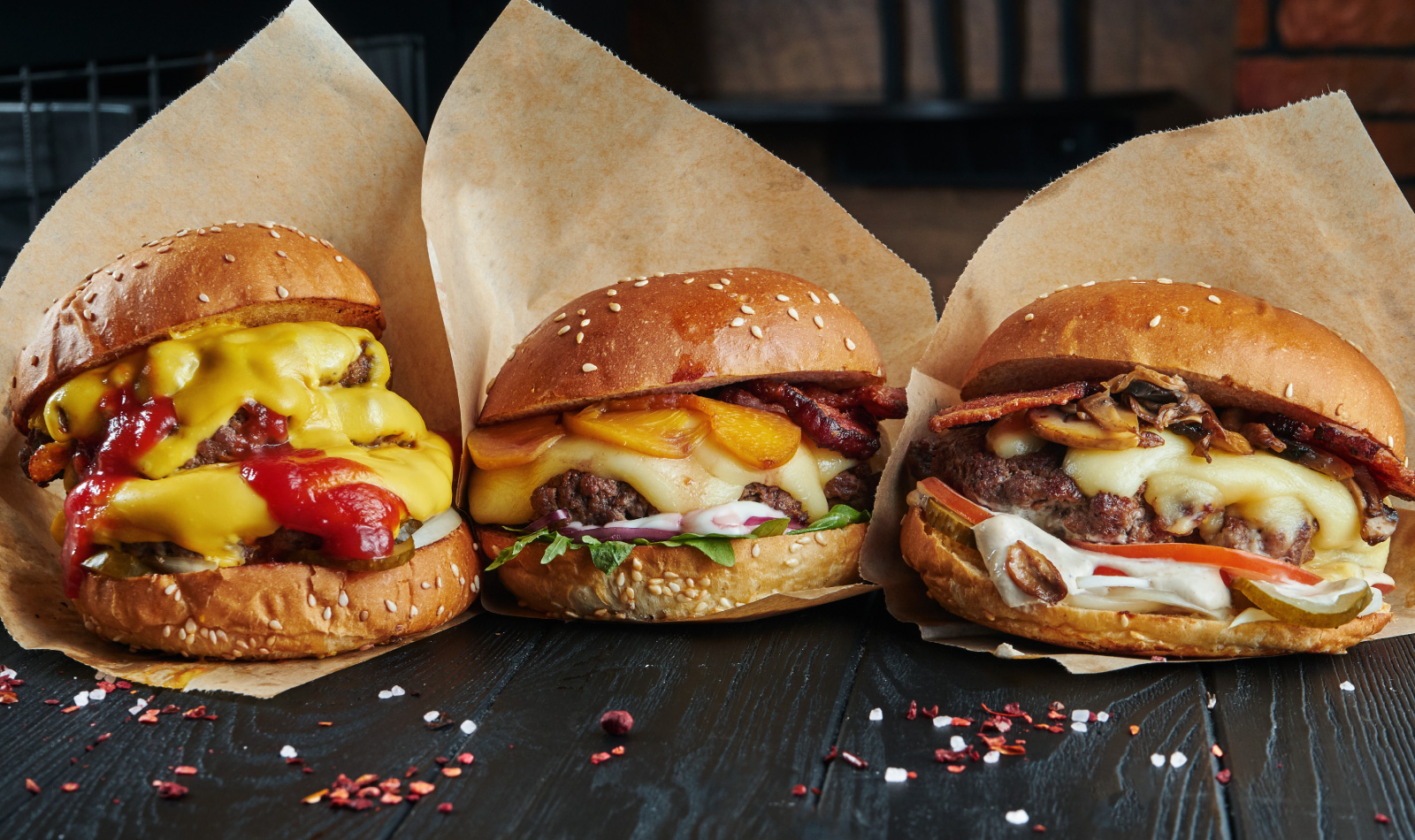 Hamburger preparati al festival di street food