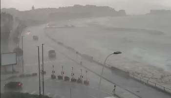 坎帕尼亚的恶劣天气，Poppea 旋风摧毁了那不勒斯和萨勒诺