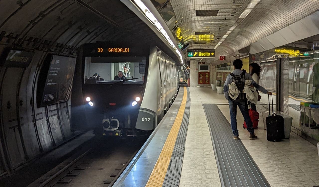 Línea de metro 1 Naples