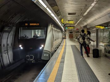 Линия метро 1, постоянные отказы нового поезда: вина строителя