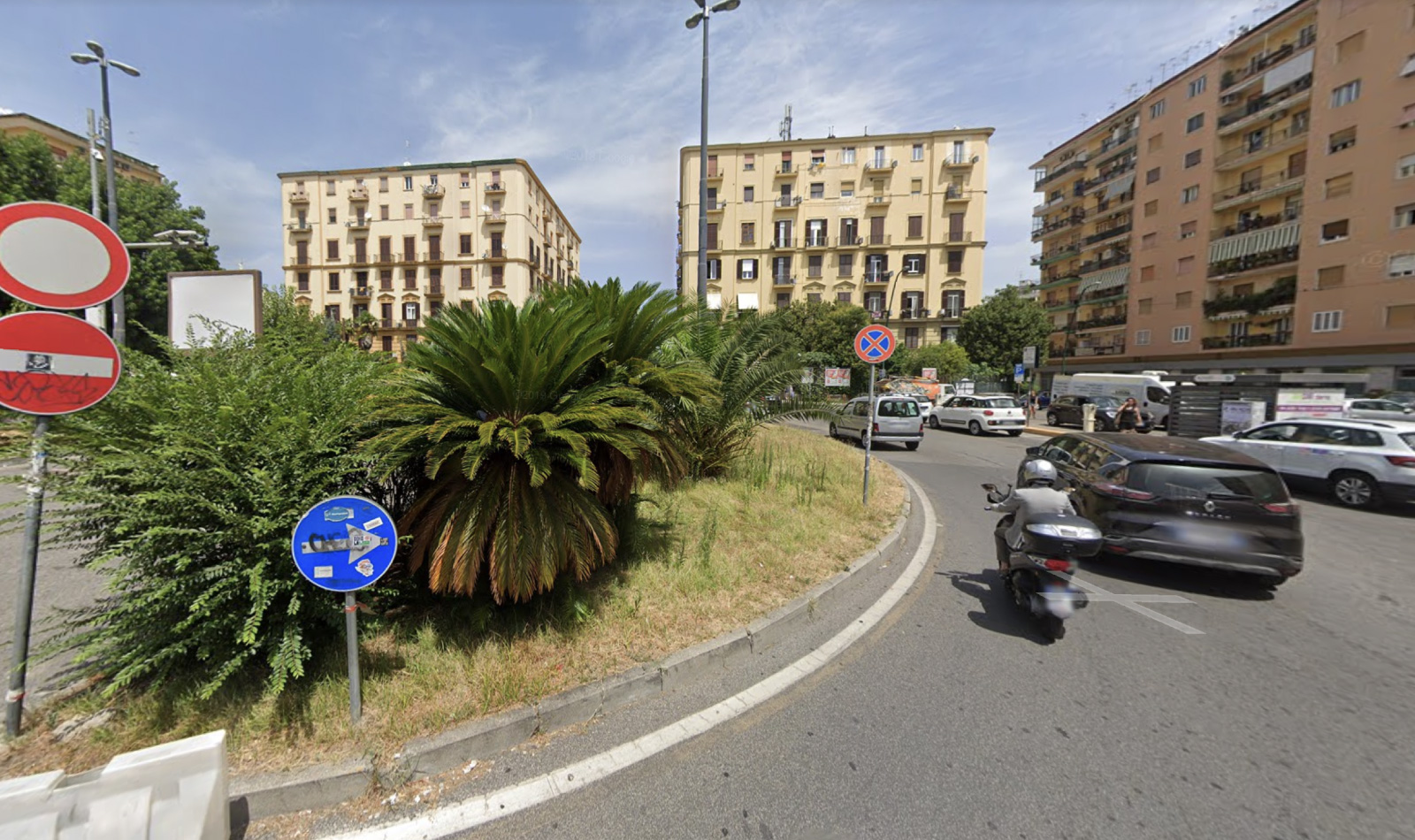 صورة لساحة ديجلي أرتيستي في نابولي مأخوذة من خرائط جوجل