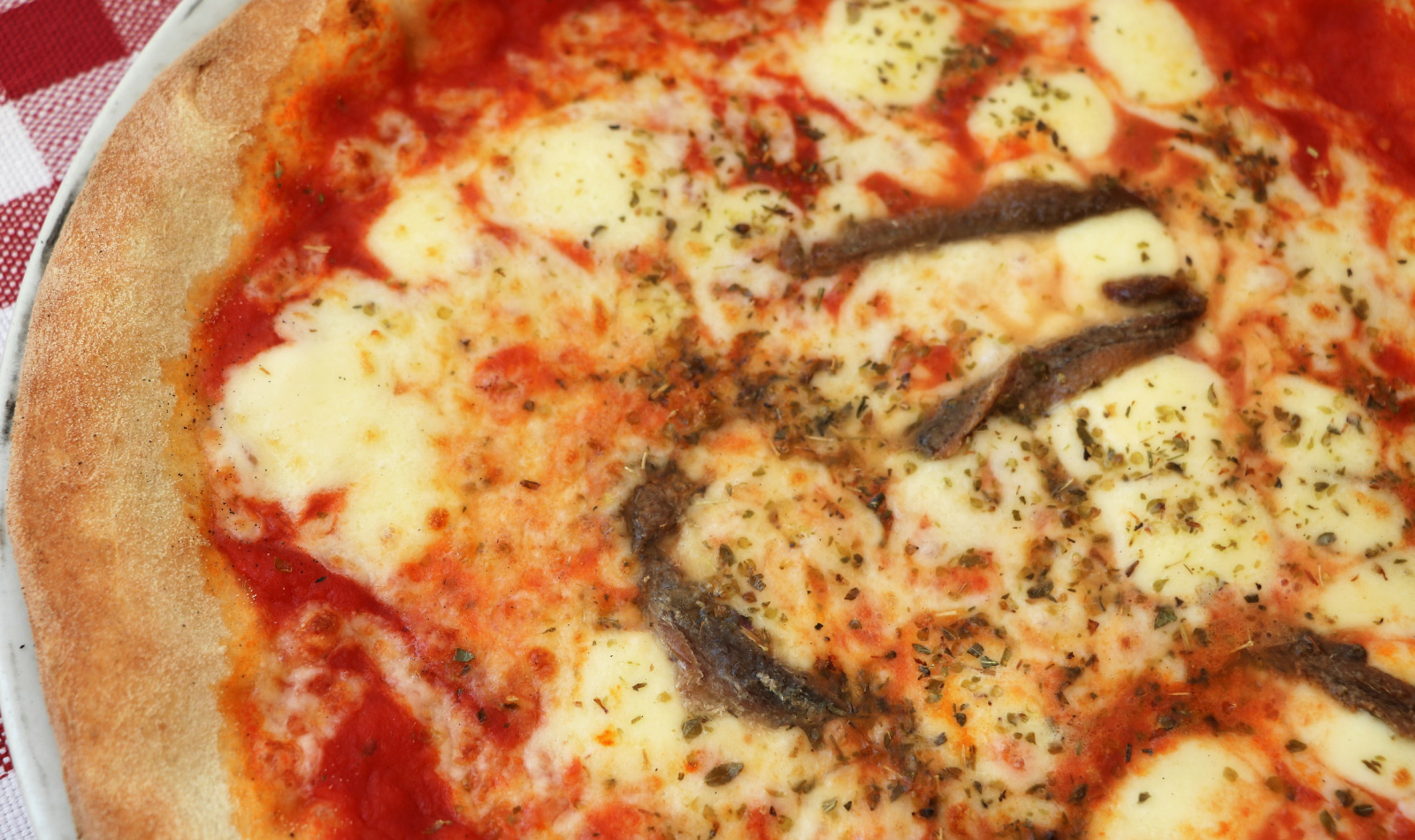 Neapolitan anchovy pizza