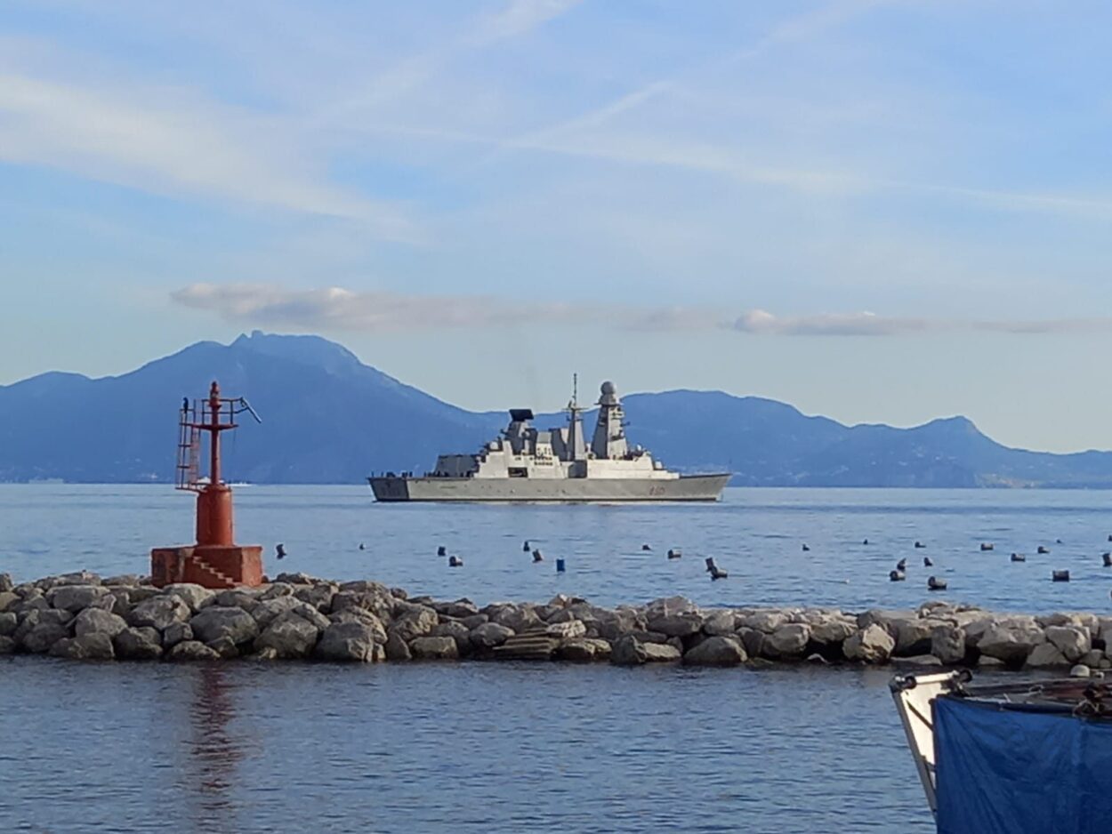 Aircraft carrier George HWBush in the Gulf of Naples