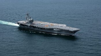 La portaerei George Bush a Napoli, torna nel Golfo dopo 11 anni