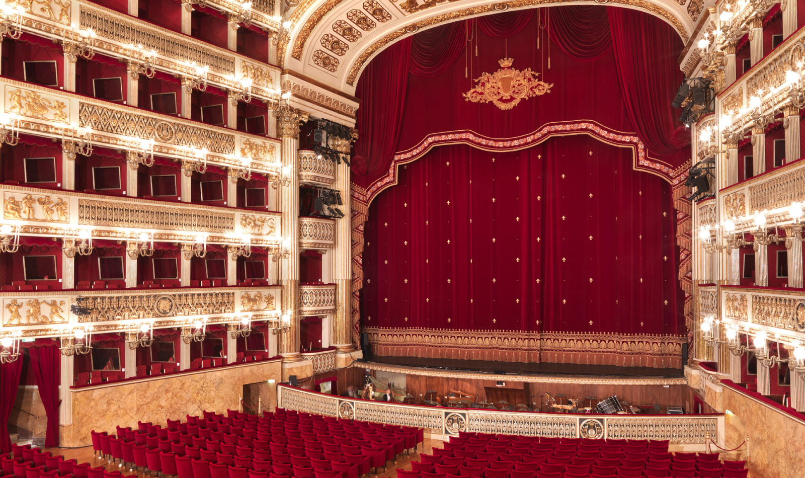 Foto des Inneren des Theaters San Carlo