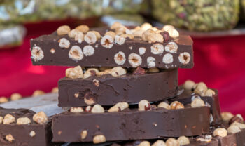 O torrone com avelãs e chocolate de Benevento