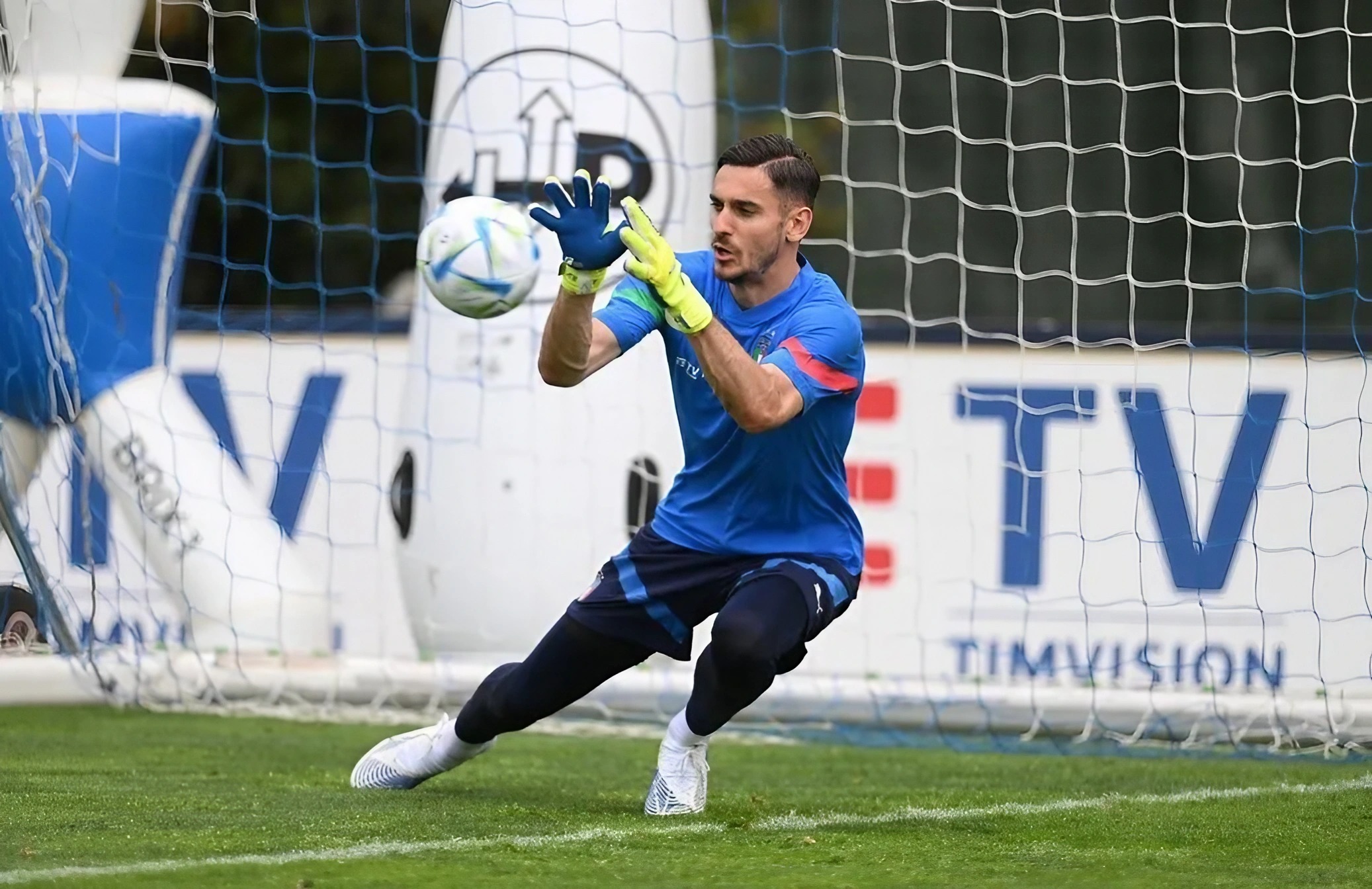 Alex Meret, SSC Napoli goalkeeper, in training