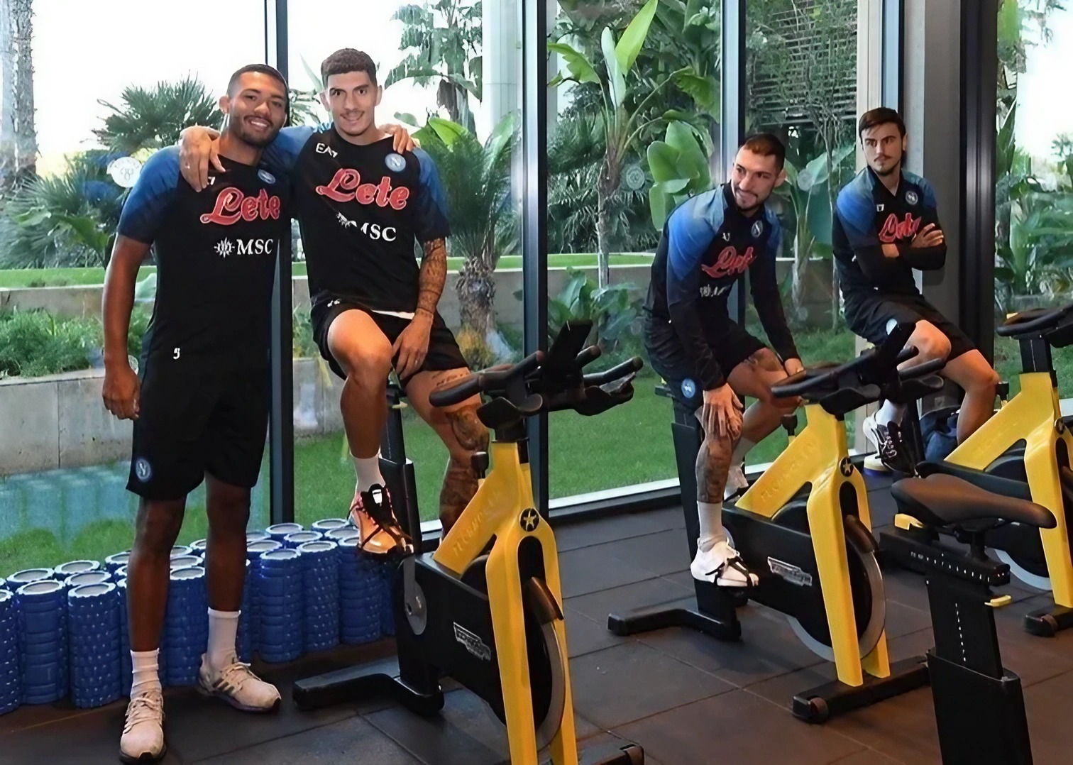 Calciatori SSC Napoli mentre si allenano in palestra