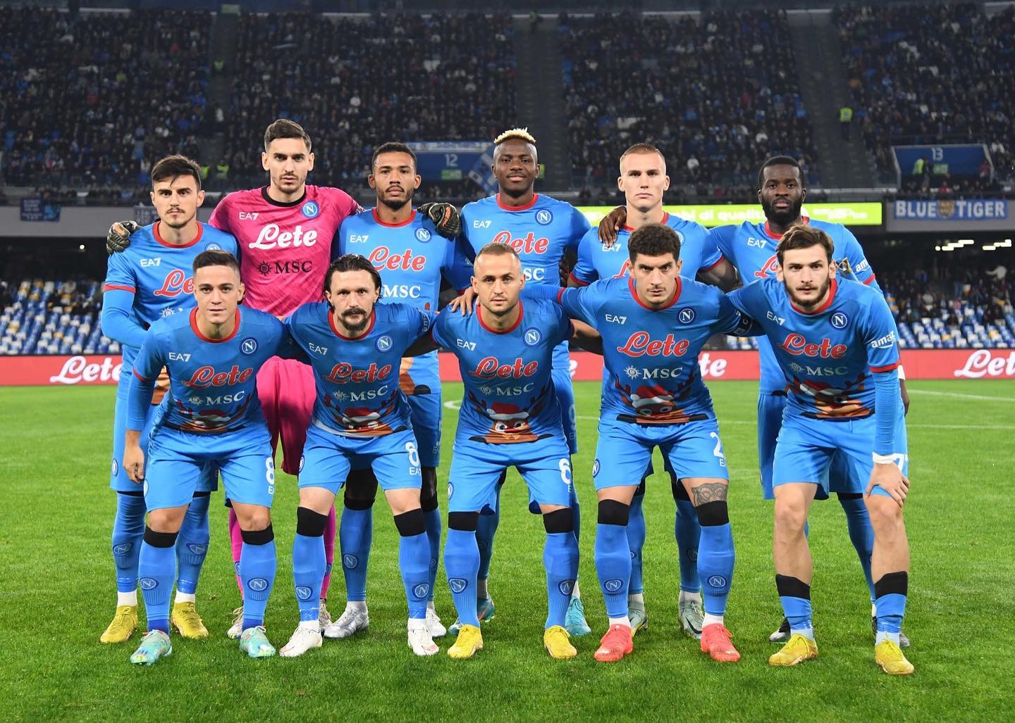 Foto da equipe antes da partida entre SSC Napoli e Villareal