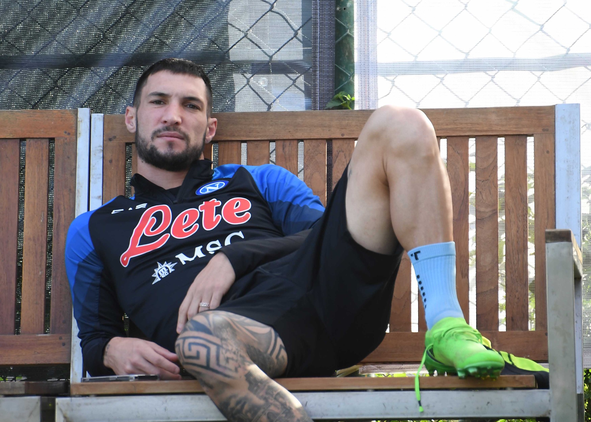 SSC Napoli 足球运动员 Matteo Politano 在放松的时刻