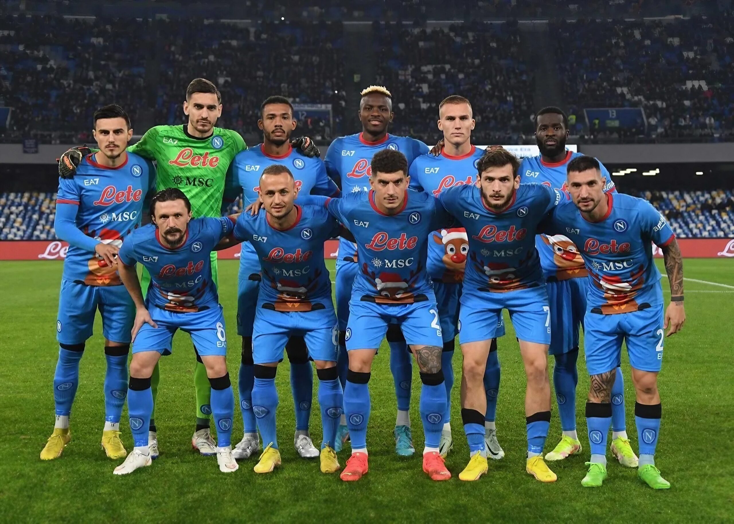 L'équipe du SSC Napoli pose pour une photo avant un match