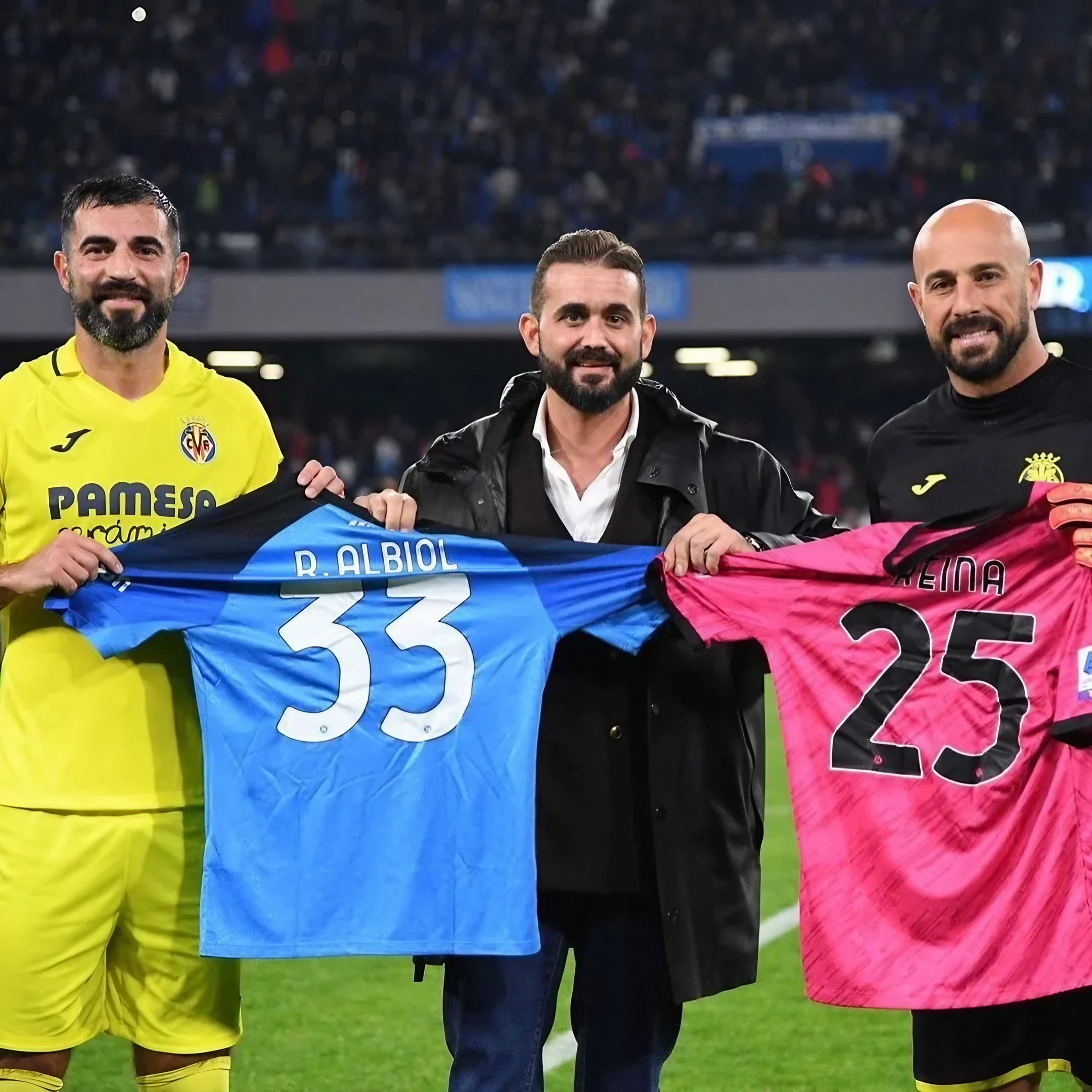 Edoardo De Laurentiis, SSC Napoli, posing with Albiol and Reina