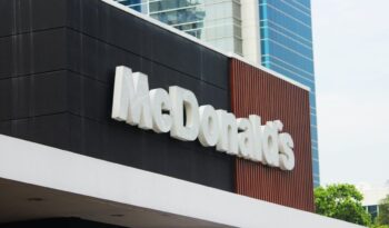 Mc Donald's eröffnet in Caserta, dem neuen Megastore mit Mc Drive