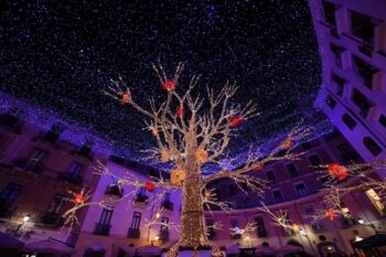 Luminarie di Salerno, the artist's lights come on, the theme: fairy tales
