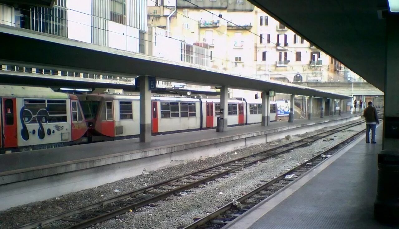 محطة Porta Nolana في Circumvesuviana في نابولي