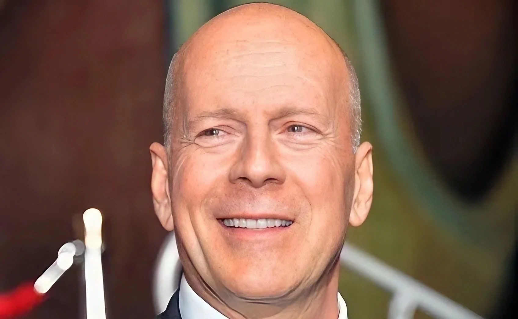 bruce willis in primo piano