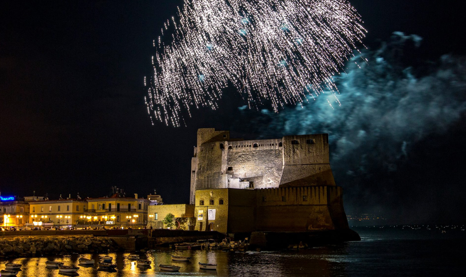 castel-dell-ovo-new year