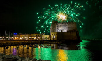 Fogos de artifício no Castel dell'Ovo