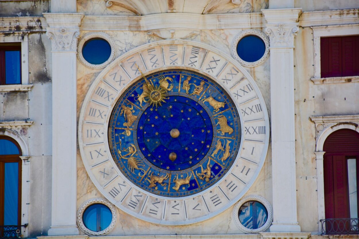 horoscope clock