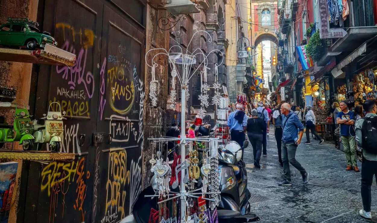 tourists on the streets of San Gregorio Armeno