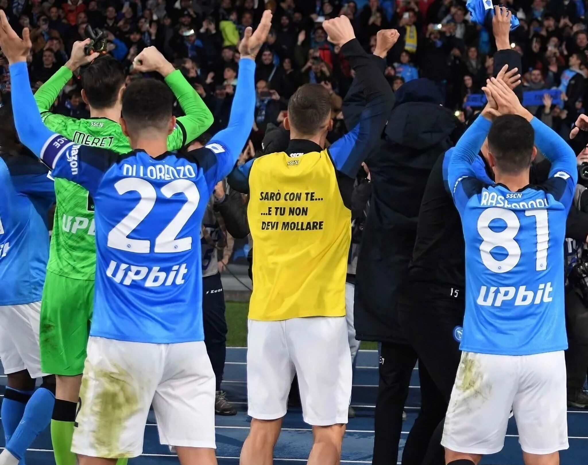 Calciatori SSC Napoli festeggiano dopo una vittoria