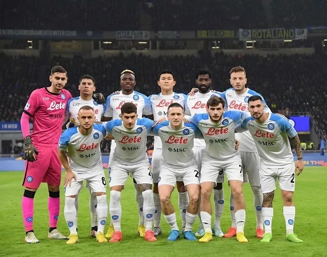 SSC Napoli team posing before a match