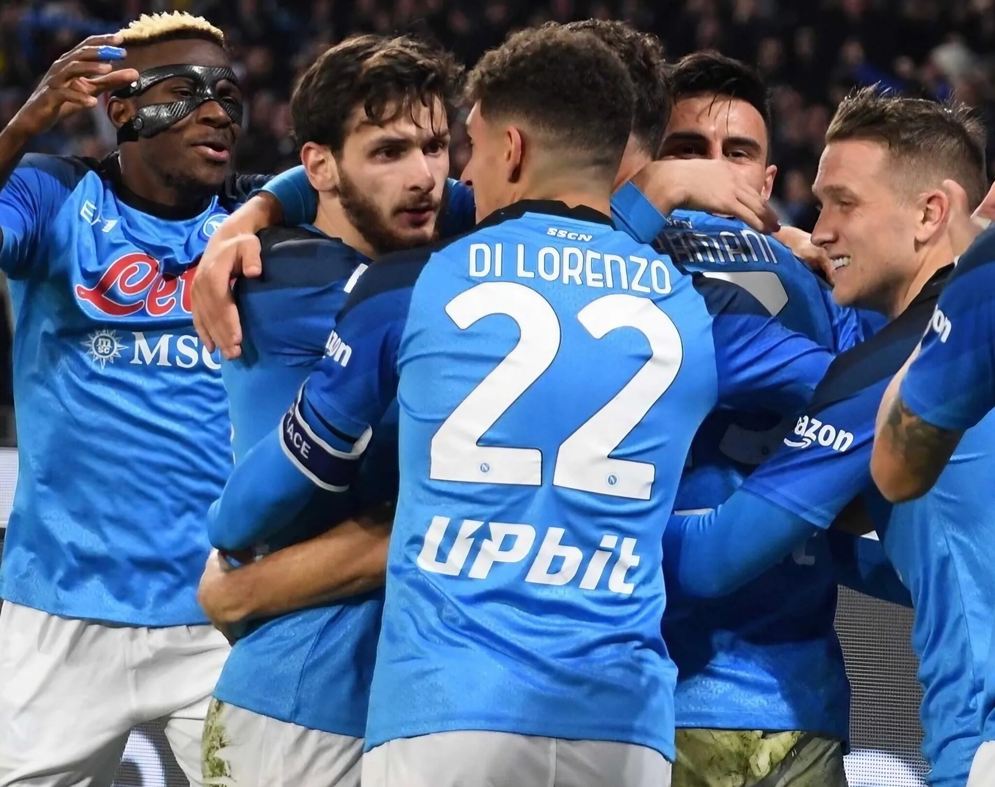 Calciatori SSC Napoli esultano dopo un goal