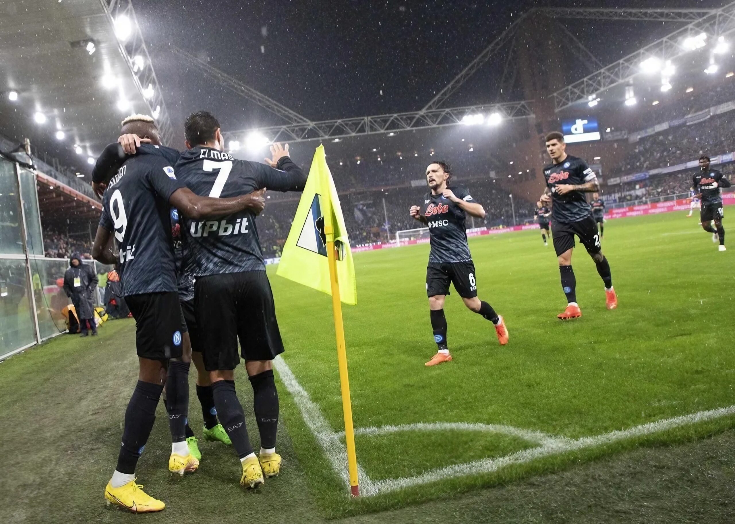 SSC Napoli players cheering after a goal