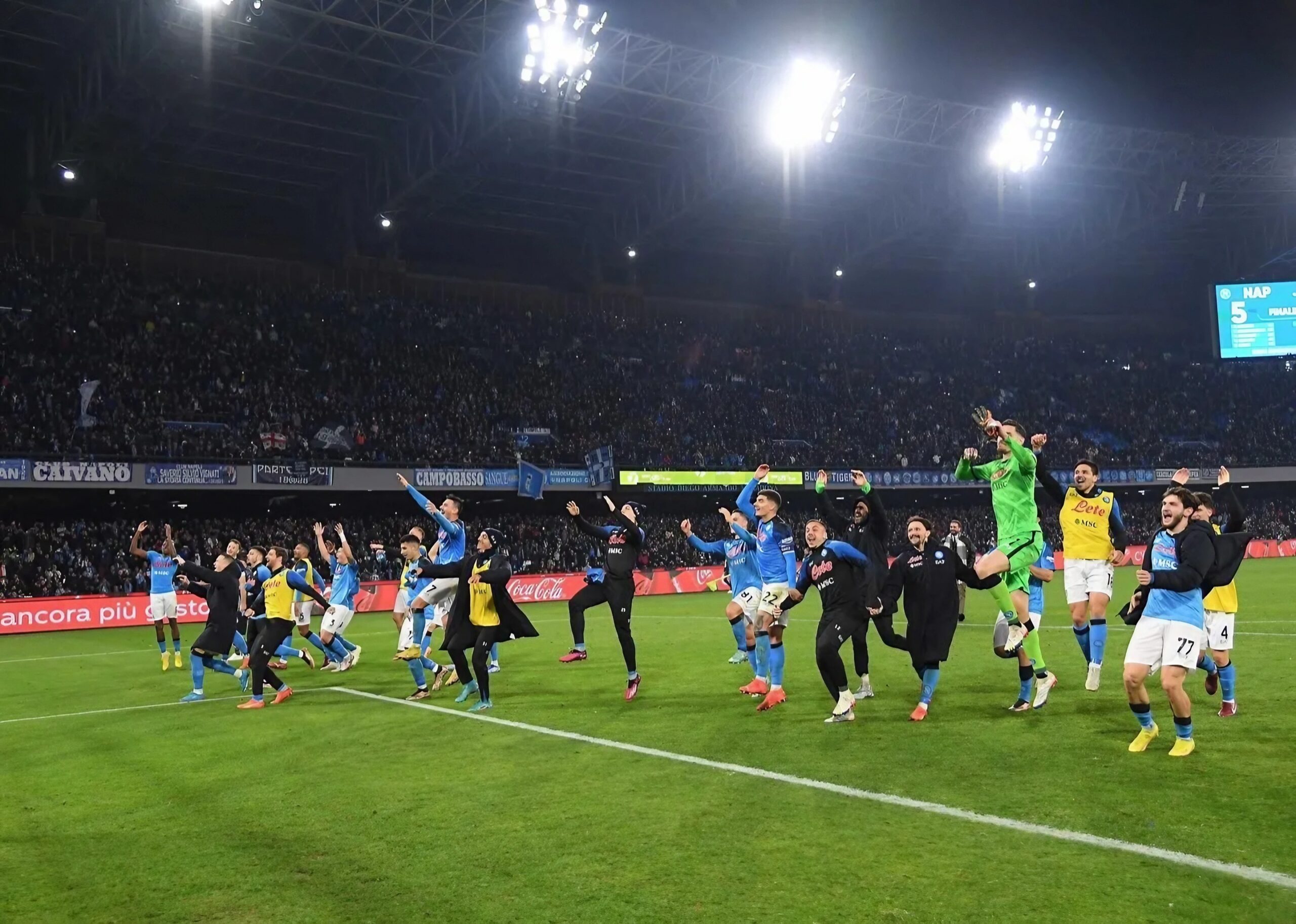 Calciatori SSC Napoli festeggiano dopo una vittoria