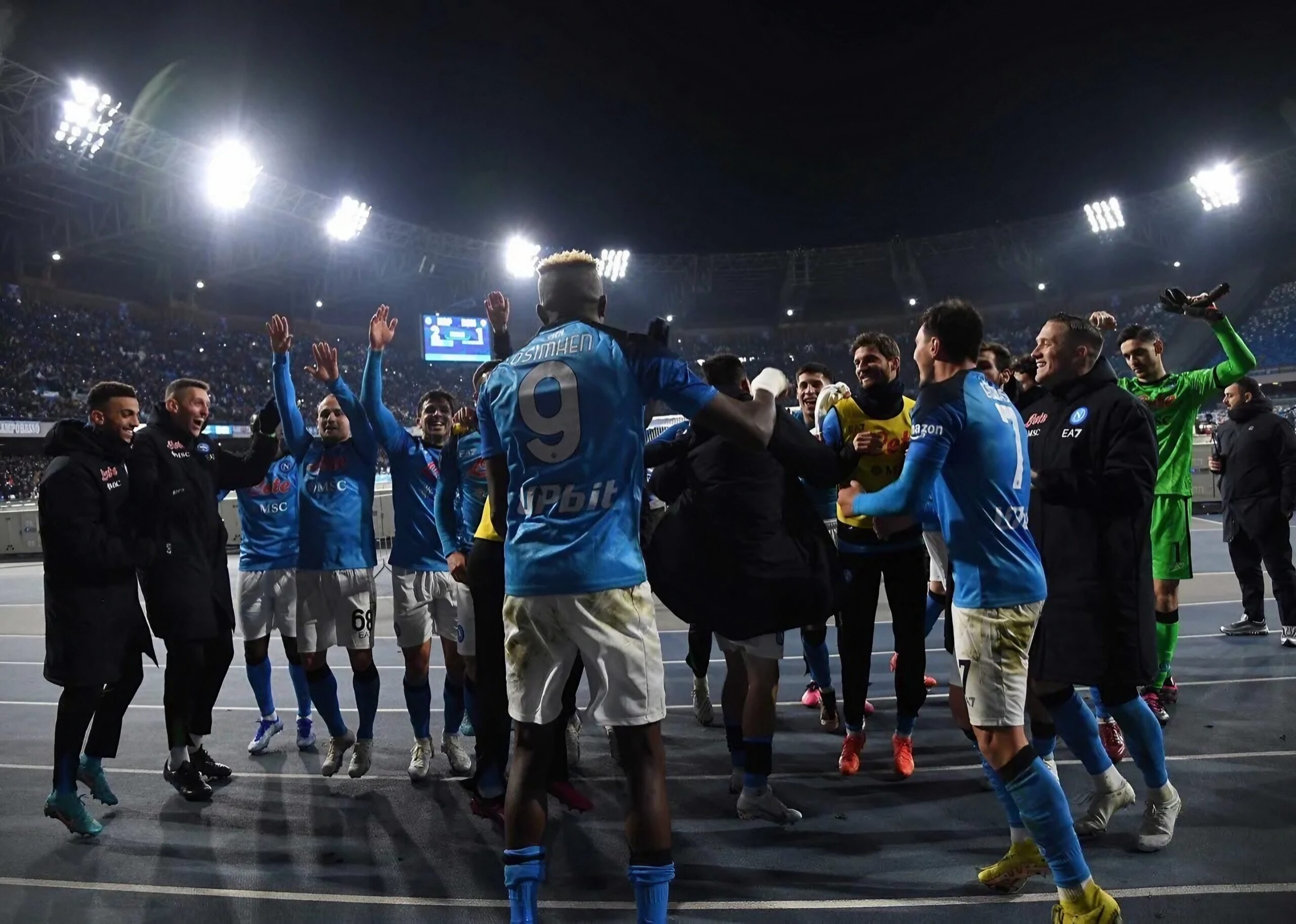 Calciatori SSC Napoli festeggiano dopo una vittoria
