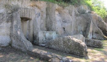 那不勒斯阿尼亚诺罗马浴场的导览游，探索美丽的考古遗址