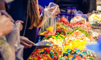 uma barraca com doces para a Epifania