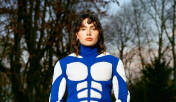 Madame mai vaccinata: nel giro dei novax, ma d&agrave; la colpa ai genitori