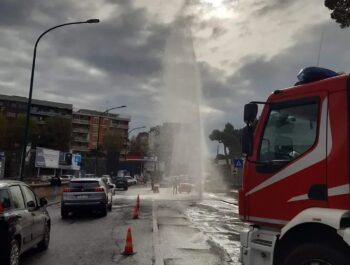 Grave fuite d'eau dans la zone hospitalière : circulation bloquée